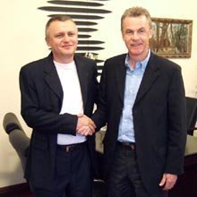 Президент "Динамо" Игорь Суркис (слева) и Оттмар Хитцфельд Президент "Динамо" Игорь Суркис (слева) и Оттмар Хитцфельд