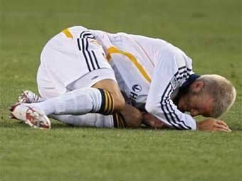 Дэвид Бекхэм в матче с "Челси". Фото AFP