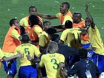 Игроки сборной Бразилии празднуют победу. Фото AFP