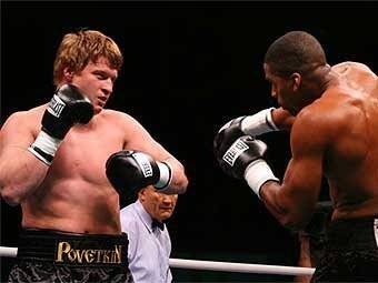 Александр Поветкин в очередном поединке. Фото с официального сайта боксера Александр Поветкин в очередном поединке. Фото с официального сайта боксера