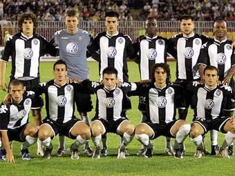 Игроки "Партизана" перед ответным матчем с клубом "Зриньски". Фото partizan.co.yu