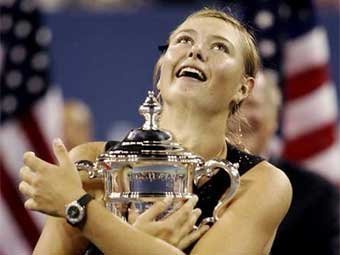 Сентября 2006 года. Мария Шарапова с призом победительницы US Open. Фото AFP