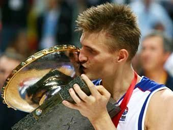 Андрей Кириленко после победы сборной России на Евробаскете-2007. Фото AFP